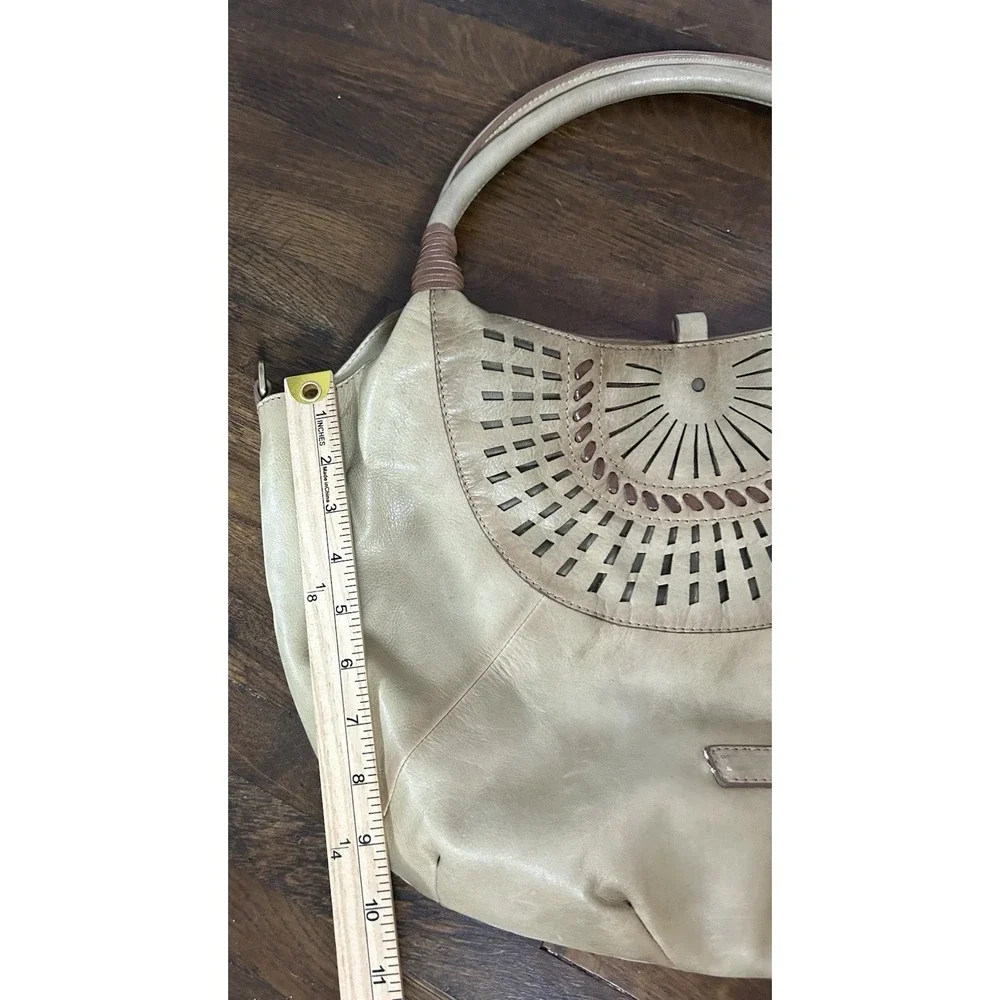 Pikolinos hobo-style leather shoulder bag Sundial Pattern Marfil Artisanal Boho